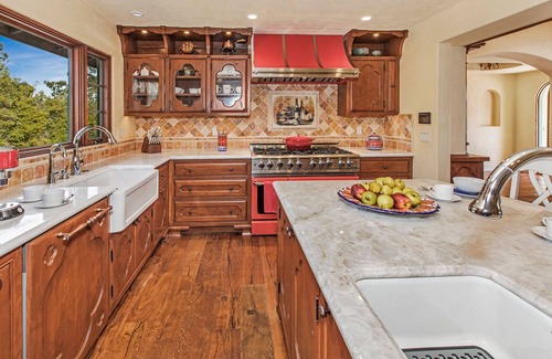 Campanil House | Happy Place - Luxurious "Lord Of The Rings" Inspired Design Near The Beach!