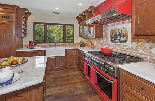 Campanil House | Happy Place - Luxurious "Lord Of The Rings" Inspired Design Near The Beach!