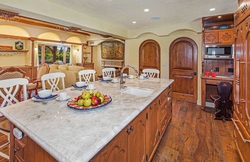 Campanil House | Happy Place - Luxurious "Lord Of The Rings" Inspired Design Near The Beach!