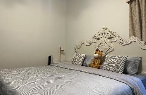 Taylors Lakes House | Happy Post - New