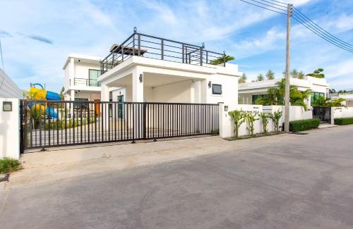 Nong Chaeng Villa | Happy Time Pool Villa