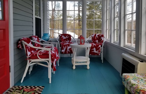 Georges Mills House | Happy Vacation Home near Lake Sunapee, New London and Dartmouth