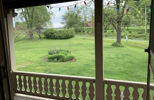 Spottswood Cabin | Happy Valley Log Cabin Farmhouse Shenandoah Valley