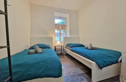 Leutzsch Apartment | HappySide Travel & Work #2 o WLAN o 4 Einzelbetten