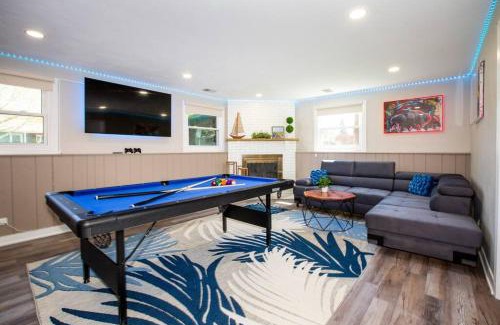 Winthrop Harbor House | Harbor Haven Game Room Gym