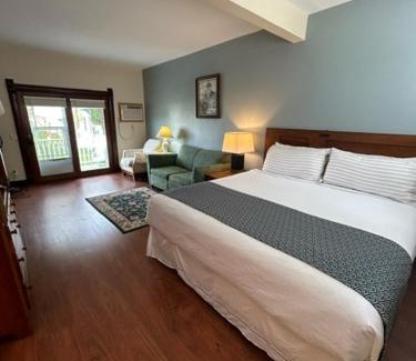 Gills Rock Hotel | Harbor Light Inn