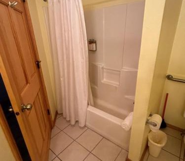 Gills Rock Hotel | Harbor Light Inn
