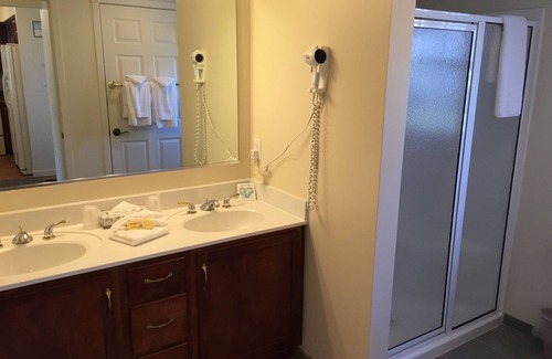 Frankfort Hotel | Harbor Lights Resort