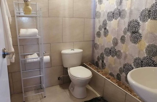 Gordon Town Apartment | Harbor View near Airport