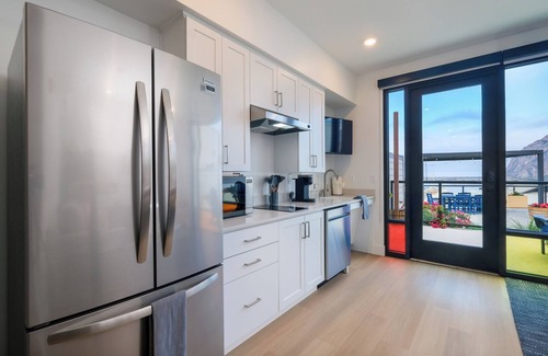 Morro Bay Condo | Harbor View Suite with Expansive Bay Views - ADA Accessible with Patio & A/C