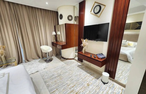 Manama House | "Harbour Heights Studio Retreat"