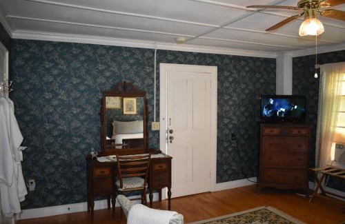 Cheshire Bed & Breakfast | Harbour House Inn B&B