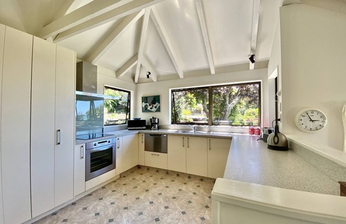 Britannia Heights House | Harbour Lights - Nelson waterfront home with stunning views.