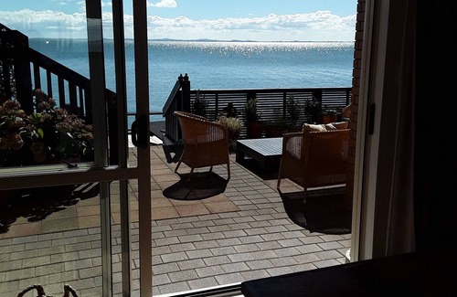 Clarks Beach Apartment | Harbour's Edge Homestay in Clarks Beach