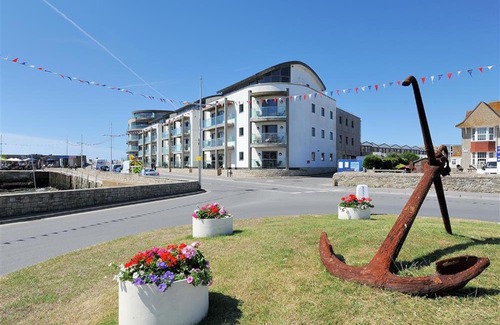 West Bay Apartment | Harbour View