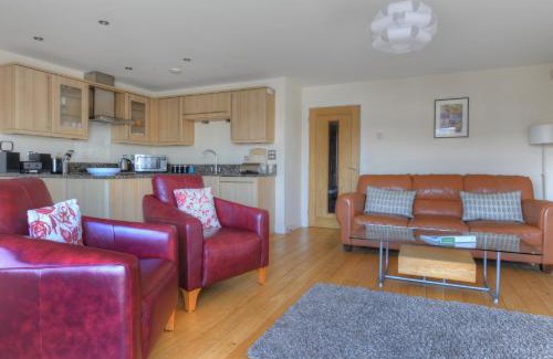 West Bay Apartment | Harbour View