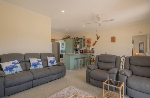 Pauanui House | Harbour View Haven - Pauanui Holiday Home