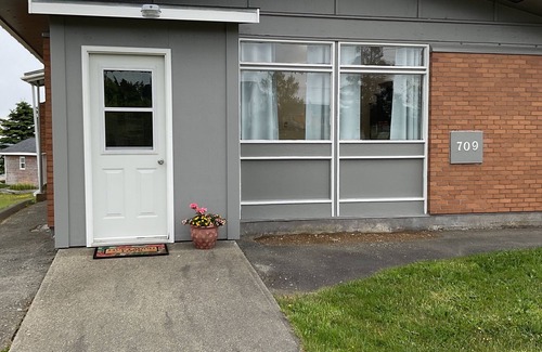 Pubnico House | Harbour view home in West Pubnico. Quiet neighbourhood, great place to relax.