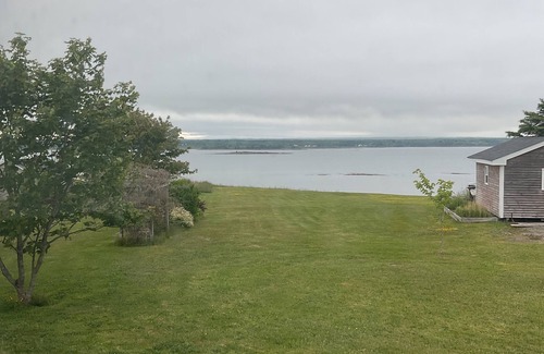 Pubnico House | Harbour view home in West Pubnico. Quiet neighbourhood, great place to relax.