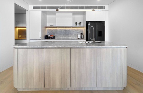 Shell Cove Apartment | Harbourside Delight - Footsteps from Marina!