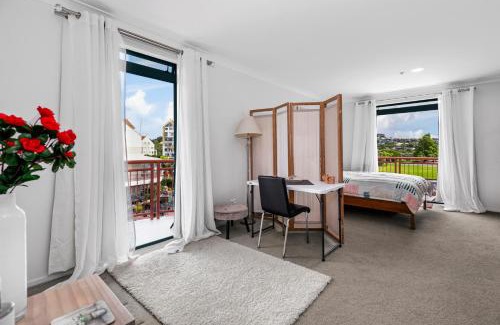 Gulf Harbour Apartment | Harbourside Haven - Whangaparāoa Studio Apartment