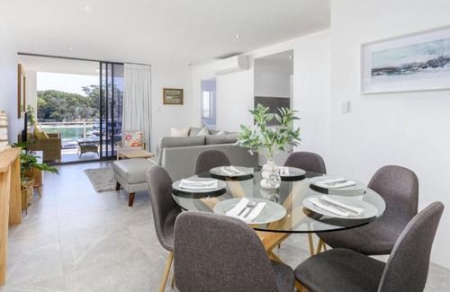 Sandstone Point House | Harbourside Retreat
