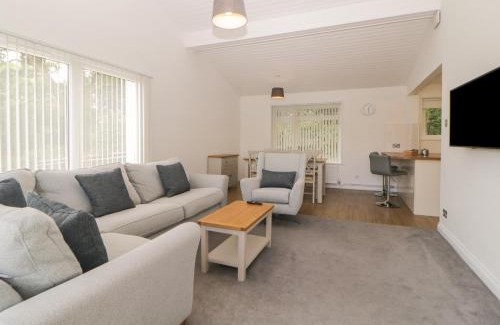 Heligan House | Harcombe House Bungalow 7