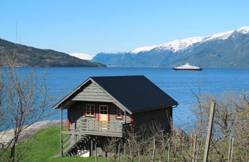 Vallavik House | Hardangerrorbu by Interhome