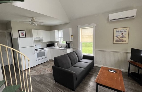 The Bluff Cottage | Hardy's Parlee Beach Chalet #9
