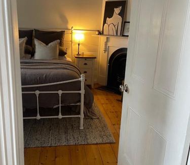 Bendigo House | Hargreaves Cottage - close to CBD