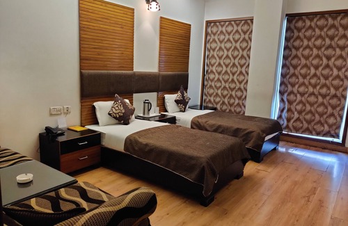 Lajpat Nagar Hotel | Hari's Court, Lajpat Nagar