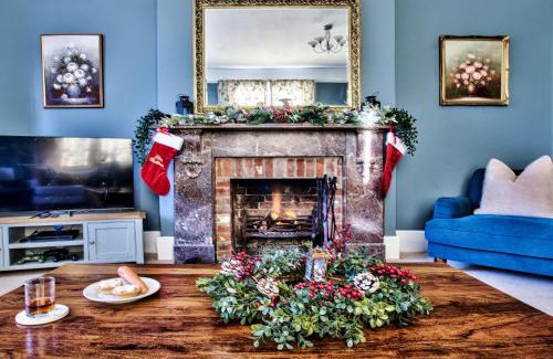 Ipswich House | Harkstead Hall By Group Retreats