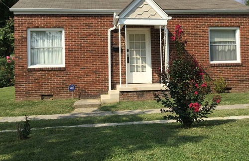 Dayhoit House | Harlan, Ky Modern Private Guesthouse 304 Historic Downtown (Vela's Villas)