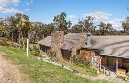 Heathcote Junction Apartment | Harmonious One Bedroom Cabin