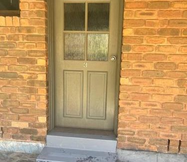 Heathcote Junction Apartment | Harmonious One Bedroom Cabin