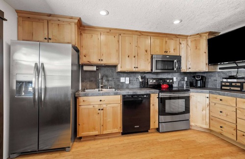 Alfalfa House | Harmony Hills, Couple's Retreat in Bend! Pets OK!