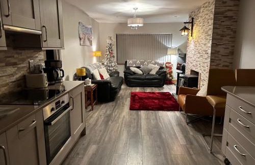 Tramore House | Harmony House enclosed property near beach and lake