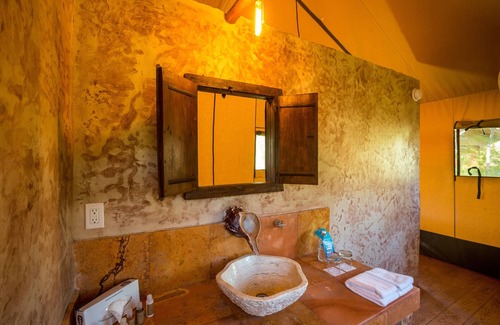 Cancun Bed & Breakfast | Harmony King Tent -