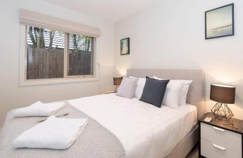 Kew Apartment | Harp Haven - Contemporary in Suburban Tree lined Kew