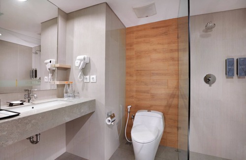 Jatinegara Hotel | Harper MT Haryono by ASTON