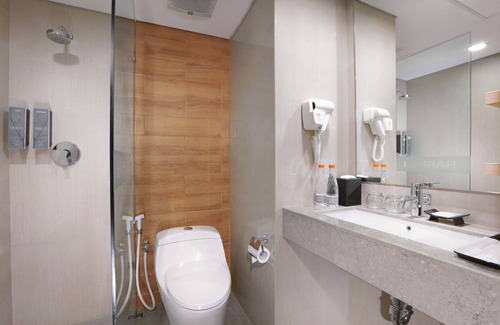 Jatinegara Hotel | Harper MT Haryono by ASTON