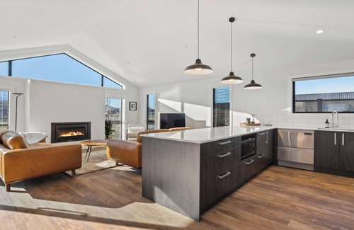 Lowburn House | Harper on Hadley - Cromwell Holiday Home