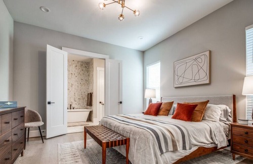 Spring House | HARPER WOODS MINUTES FROM CITY PLACE 4BD 4BA NEW DESIGNER HOME!