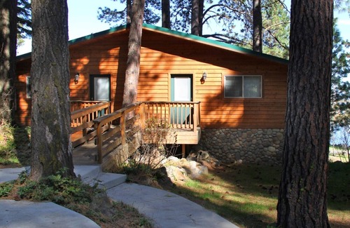 Klamath Lake Cabin | Harriman Springs Resort Cabin 2 - Cabins with a View