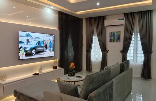 Ofin Apartment | Harris Apt - Absolute finest