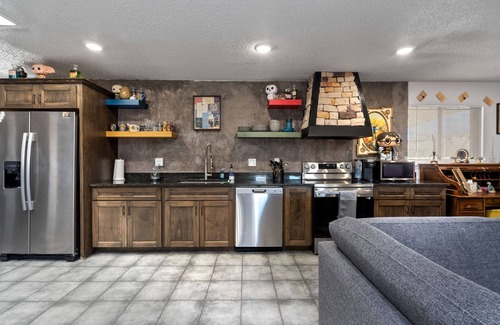 Biggs Field House | Harry Potter Wizarding Home: 5 Beds & Heated Salt Pool