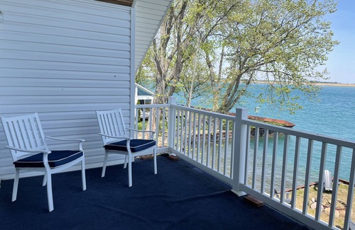 Harsens Island House | Harsens Island Home Sleeps 12 with Freighter Views and Hot Tub