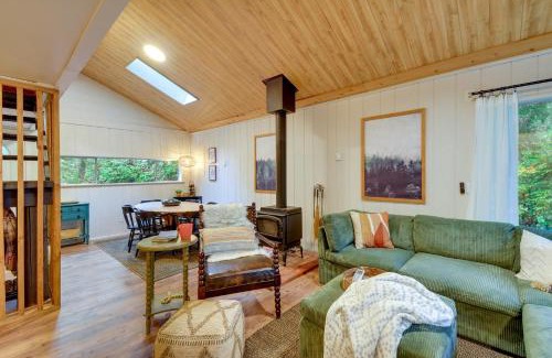 Burley House | Harstine Island Cabin with Fire Pit Walk to Beach!