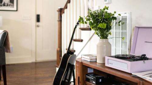 Chestnut Hill House | Hart Suite Buyout 3 by AvantStay Two Town House Buyout w Modern Amenities in Nashville