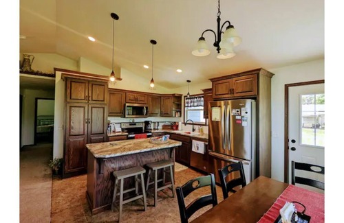Hesston House | HARVEST COTTAGE Cozy home for family memories in a small town.